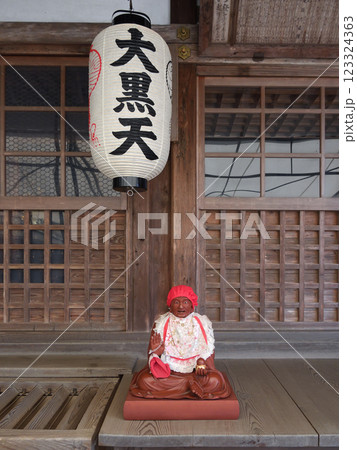 虚空蔵法輪寺　賓頭盧尊者の像 123324363