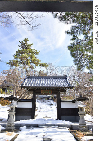 冬の北海道江差町で正覚院境内の風景を撮影 123325456