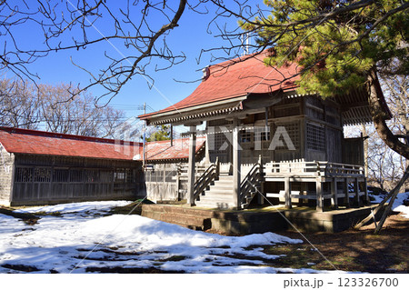 冬の北海道江差町で檜山護国神社境内の風景を撮影 123326700