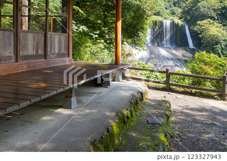 龍門の滝 123327943