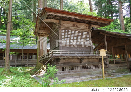 信州 諏訪 諏訪大社 上社(かみしゃ)勅願殿 諏訪神社の総本山 信州 諏訪 諏訪大社 上社(かみしゃ)勅願殿 諏訪神社の総本山 123328633