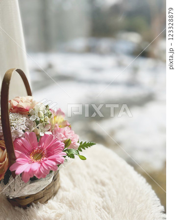 ピンクの花籠 ピンクの花籠 123328879