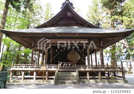 信州　諏訪　諏訪大社　上社（かみしゃ）神楽殿　諏訪神社の総本山 123329483