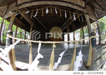 信州 諏訪 諏訪大社 上社(かみしゃ)神楽殿 諏訪神社の総本山 信州 諏訪 諏訪大社 上社(かみしゃ)神楽殿 諏訪神社の総本山 123329488