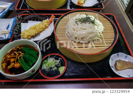 秋田県名産の稲庭うどんのセット 秋田県名産の稲庭うどんのセット 123329954