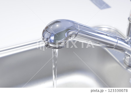 システムキッチンの蛇口 123330078