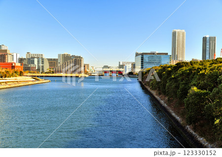木遣り橋/東雲運河より東雲水門方面を望む(東京都江東区)【2025.1】 木遣り橋/東雲運河より東雲水門方面を望む(東京都江東区)【2025.1】 123330152