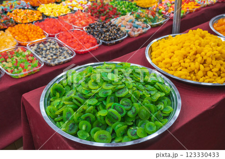 Green slices of dried kiwi. assortment of dried fruits and sweets on oriental market 123330433