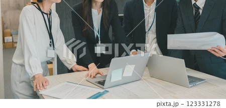 ネットショップ運営 スタンディングミーティング ネットショップ運営 スタンディングミーティング 123331278