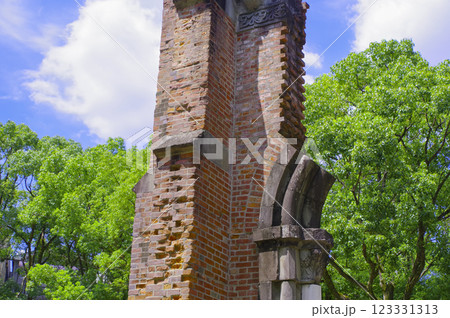 長崎県にある平和公園の原爆遺構 123331313