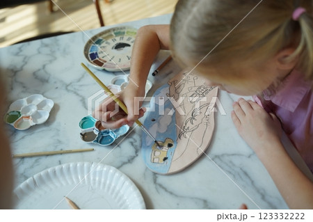 A young mother and her daughter enjoy a creative art session at home A young mother and her daughter enjoy a creative art session at home 123332222