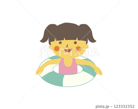 浮き輪に入る子ども 123332352