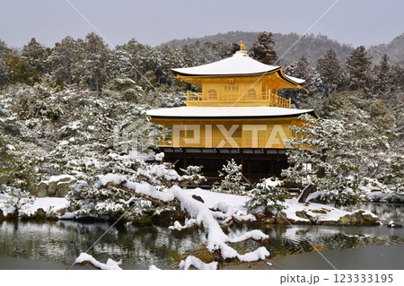 雪の降る金閣 京都 雪の降る金閣 京都 123333195
