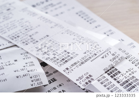 生活費がメインのたくさんのレシート 123333335