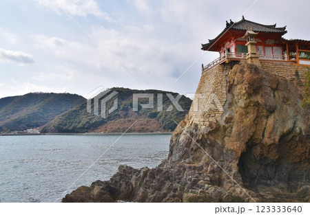 晴れた冬の阿伏兎観音　広島 123333640