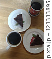 ガトーショコラとコーヒーのティータイム 123333895