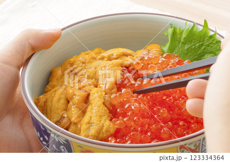美味しそうなウニいくら丼 美味しそうなウニいくら丼 123334364