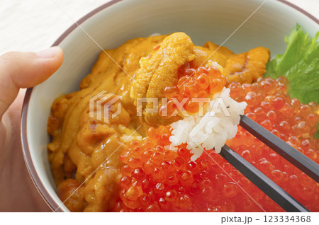 美味しそうなウニいくら丼 123334368