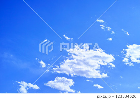 青空と雲イメージ 123334620