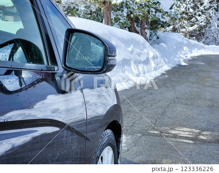 冬の雪景色　道路　イメージ　自然風景 123336226
