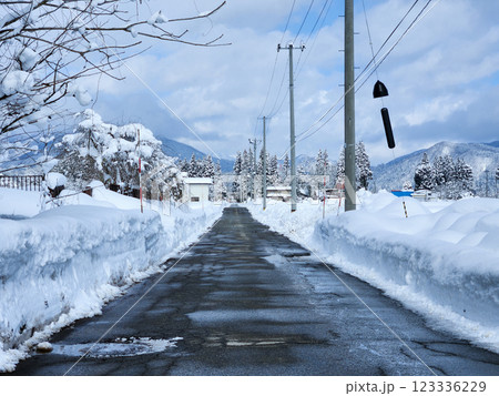冬の雪景色 道路 イメージ 自然風景 冬の雪景色 道路 イメージ 自然風景 123336229