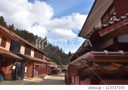 ベンガラ色の町並み 岡山 ベンガラ色の町並み 岡山 123337103