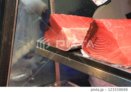 極上の本マグロのブロック 脂がのったマグロ 極上の本マグロのブロック 脂がのったマグロ 123338698