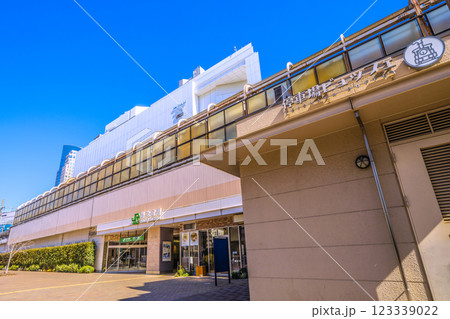 日本の横浜都市景観 桜木町駅 北改札(西口)や停車場ビュッフェなどを望む=2月26日 日本の横浜都市景観 桜木町駅 北改札(西口)や停車場ビュッフェなどを望む=2月26日 123339022