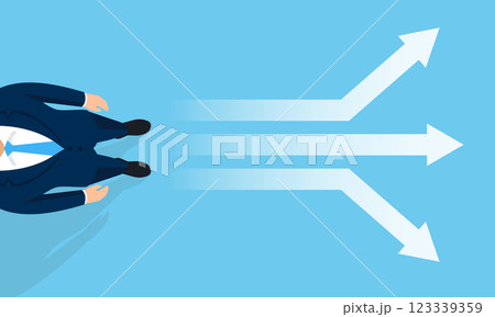 俯瞰で立つビジネスマンと、分岐する3つの矢印のフラットイラスト、ベクター 123339359