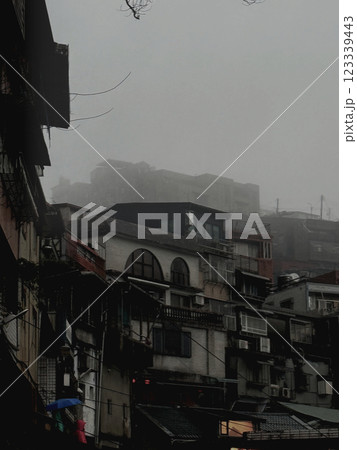 台湾観光!雨の九份の街並み 台湾観光!雨の九份の街並み 123339443