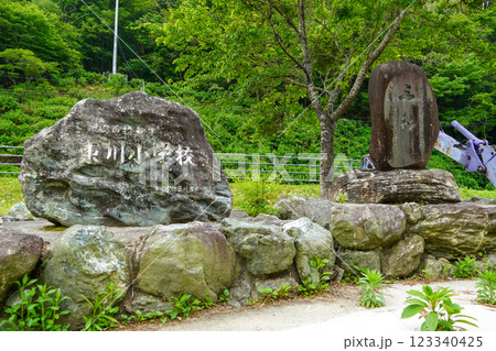 美川村立東川小学校跡の石碑 123340425