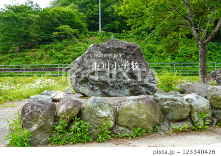 美川村立東川小学校跡の石碑 美川村立東川小学校跡の石碑 123340426