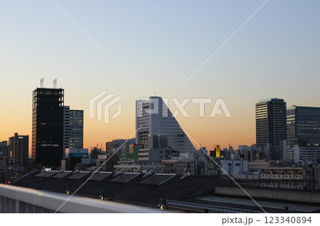 中野サンプラザの夕暮れ 中野サンプラザの夕暮れ 123340894