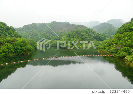 梨水湖（東郷ダム・重力式コンクリートダム） 123344490