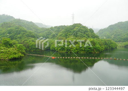 梨水湖（東郷ダム・重力式コンクリートダム） 123344497