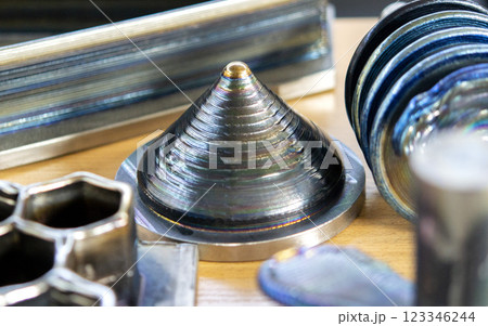 Objects printed with a 3D printer from a filament of molten metal on a table. 123346244
