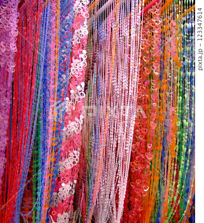 Chain of beads 123347614