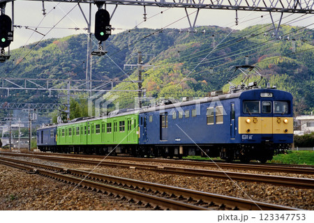 2006年　東海道線を走るクモヤ145サンドイッチ103系　 123347753