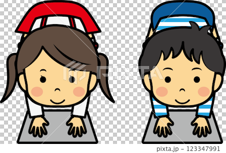 雑巾掛けをする小学生男女 123347991