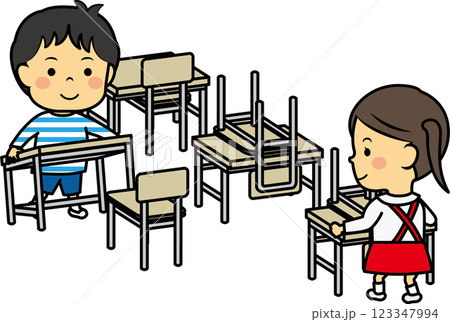 机を移動する小学生男女 123347994