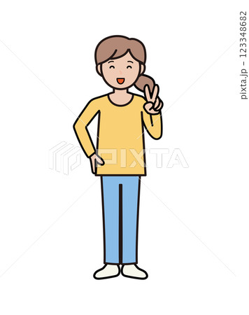 笑顔でピースをするパンツルックの若い女性の全身イラスト 123348682