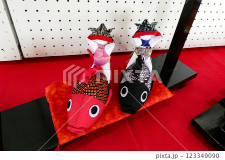 吊しびなの端午の節句バージョン鯉の滝登り 吊しびなの端午の節句バージョン鯉の滝登り 123349090