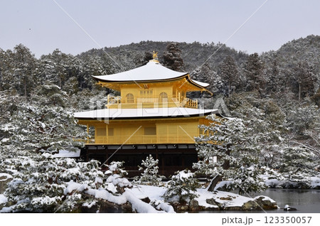 雪の降る金閣　京都 123350057