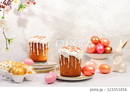 Abstract Easter composition with traditional Russian kulich with meringue and decorated eggs on elegant kitchen table with spring sakura flowers. Happy Easter concept. Screen banner Abstract Easter composition with traditional Russian kulich with meringue and decorated eggs on elegant kitchen table with spring sakura flowers. Happy Easter concept. Screen banner 123351858