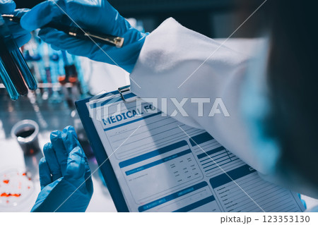 Researchers working in the clinical laboratory Researchers working in the clinical laboratory 123353130