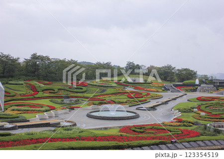 みちのく公園の花壇と噴水 みちのく公園の花壇と噴水 123354519
