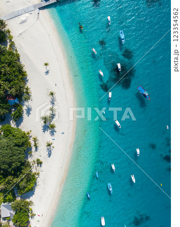 View of Fulidhoo island in the Maldives 123354562