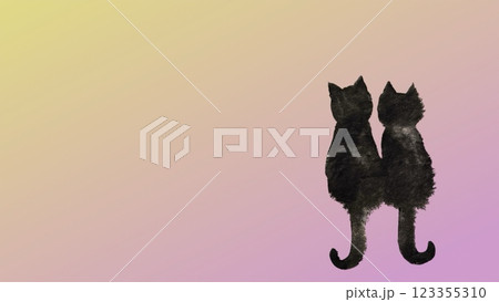 2匹の黒猫が並んで背中を向けて座っている 何かを見ているように背を向けて座る2匹の黒猫 123355310