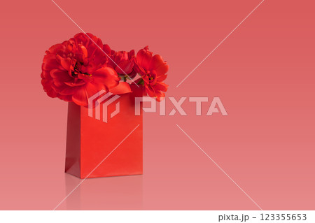 Red shopping and gift bag with red tulip flowers on a pink background. Concept Valentine's day, gift package and delivery. Sale, shopping, promotion, pleasant surprises, black friday Red shopping and gift bag with red tulip flowers on a pink background. Concept Valentine's day, gift package and delivery. Sale, shopping, promotion, pleasant surprises, black friday 123355653