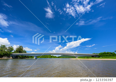 石垣島の風景 – 名蔵大橋が織りなす絶景 石垣島の風景 – 名蔵大橋が織りなす絶景 123356397